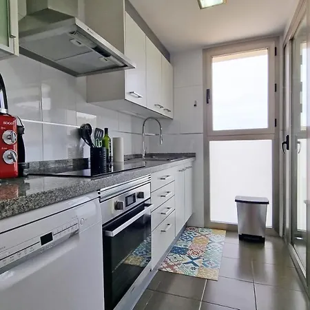 Skyline 6 Private Balcony, Sunny Year Round, With Views Apartment